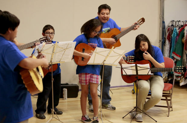 behinD mariachis there's a mentor